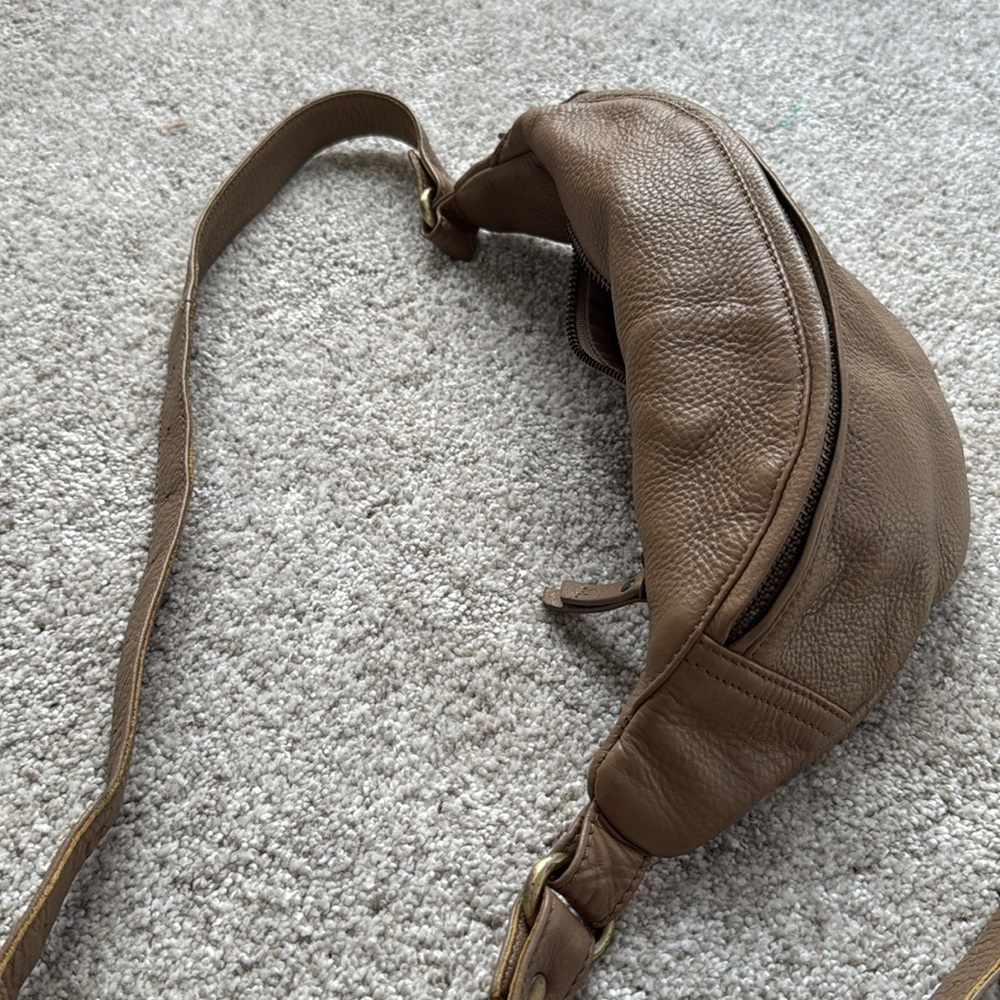 Mandrn Atlas Crossbody - Picture 3 of 8